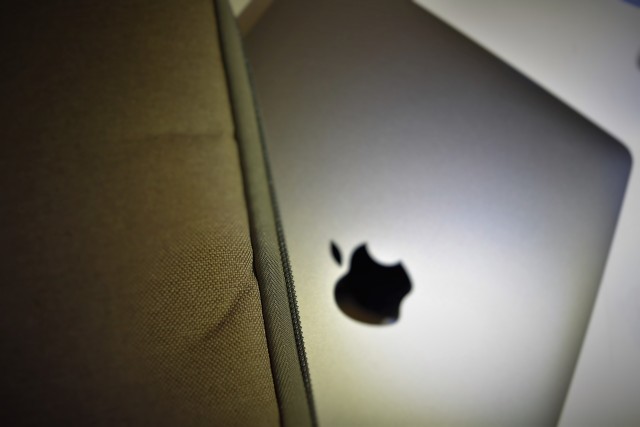 MacBook 12インチを使いながら、モバイルバッテリーで充電した結果