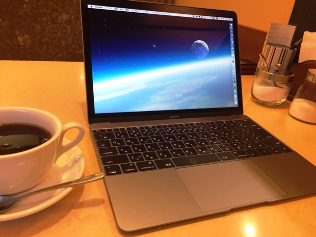 【きょうのちゃぼP】ネイビーブラッシュメタルが気に入りすぎて用もなくMacBookを眺める俺