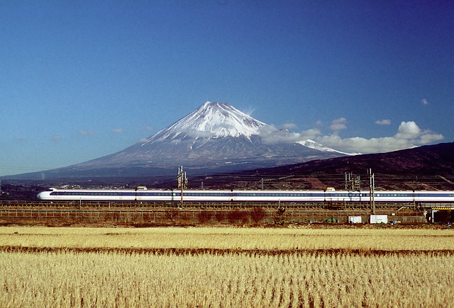 新幹線からの見た富士山が後ろに見えたり、前に見えたり。コレってどういうこと？？