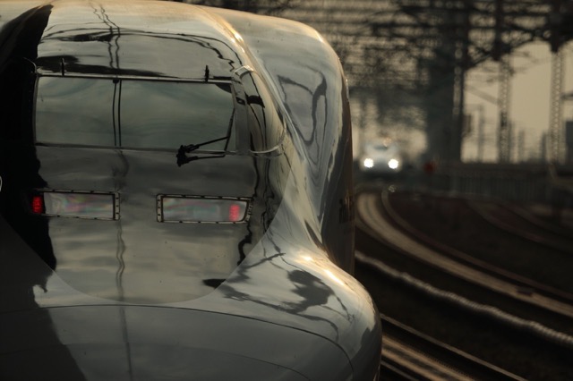新幹線の座席は窓側が良いのか、それとも通路側がいいのか、という考察