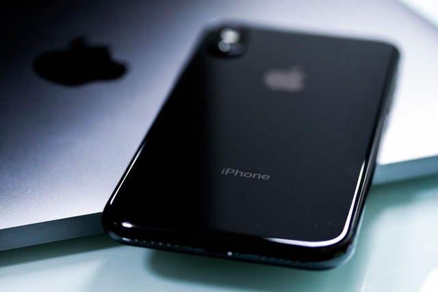 【レビュー】iPhone Xは未来10年を見据えた名機！